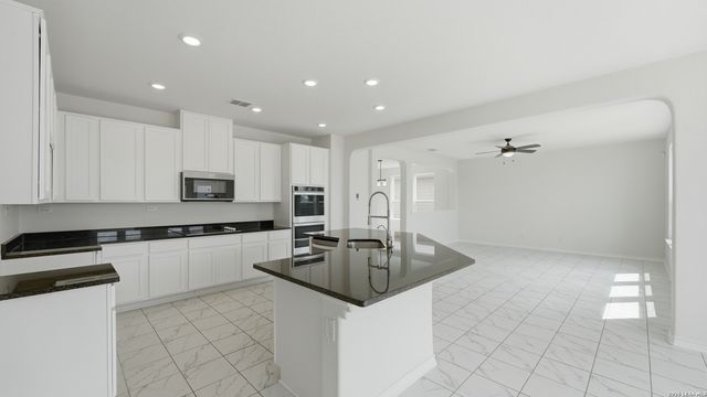7826 KINGFISHER LNDG, San Antonio, TX 78253