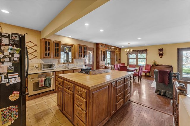 11836 White Oak Drive, Garfield, AR 72732