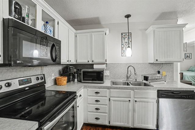 1152 E 12th Street, Holland, MI 49423