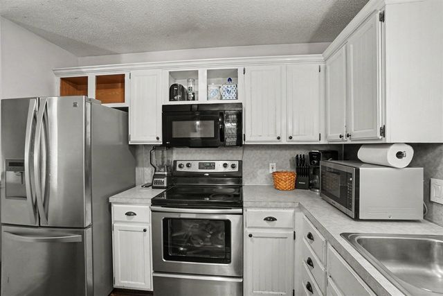 1152 E 12th Street, Holland, MI 49423