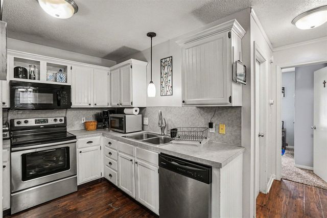 1152 E 12th Street, Holland, MI 49423