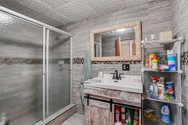 1152 E 12th Street, Holland, MI 49423