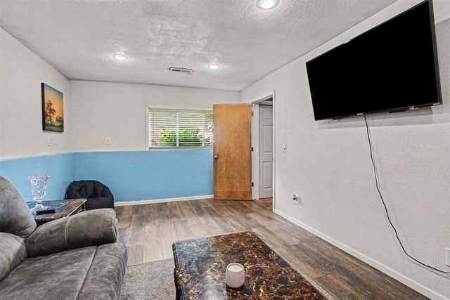 1152 E 12th Street, Holland, MI 49423