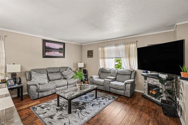 1152 E 12th Street, Holland, MI 49423
