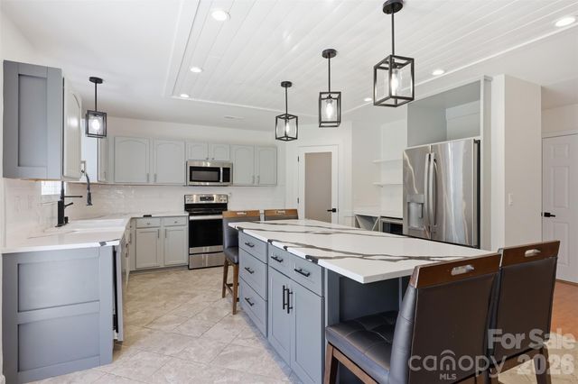3902 Larkhaven Village Drive, Charlotte, NC 28215
