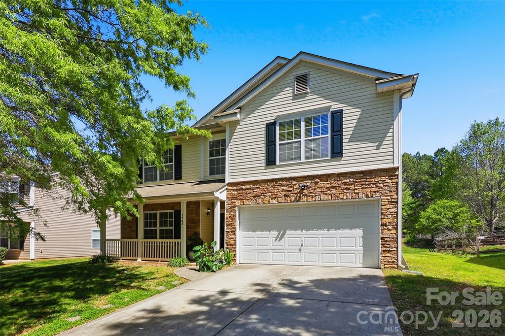 3902 Larkhaven Village Drive, Charlotte, NC 28215
