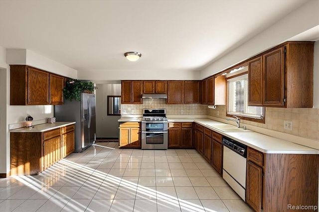 46850 Barbara Drive, Macomb, MI 48044