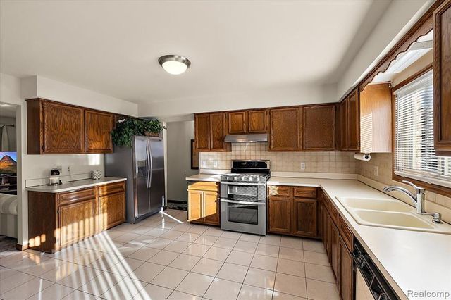 46850 Barbara Drive, Macomb, MI 48044