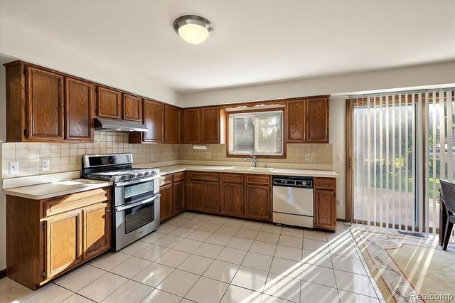 46850 Barbara Drive, Macomb, MI 48044