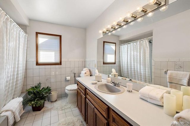 46850 Barbara Drive, Macomb, MI 48044