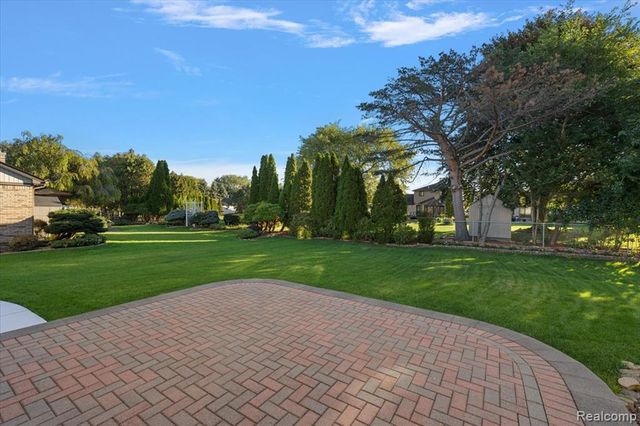 46850 Barbara Drive, Macomb, MI 48044