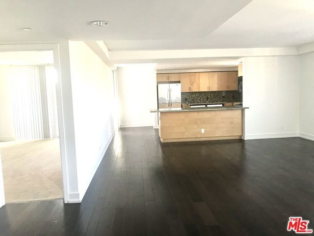 304 S Elm Drive 303, Beverly Hills, CA 90212