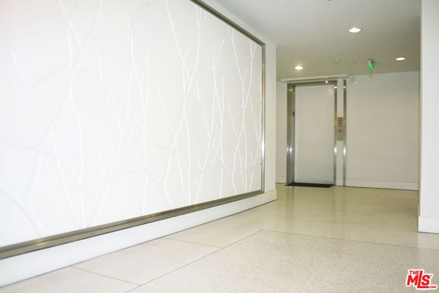 304 S Elm Drive 303, Beverly Hills, CA 90212