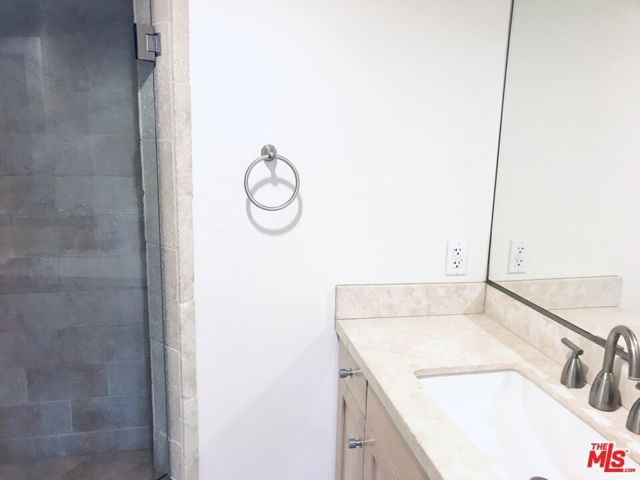 304 S Elm Drive 303, Beverly Hills, CA 90212
