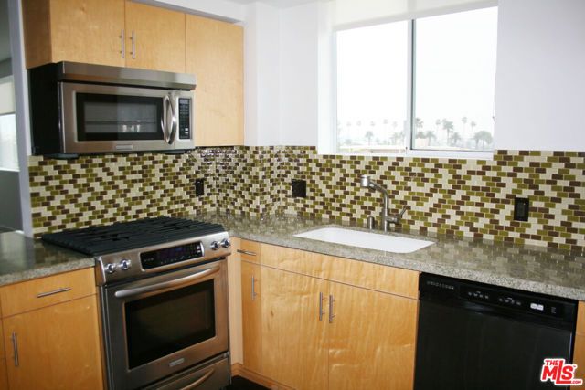 304 S Elm Drive 303, Beverly Hills, CA 90212
