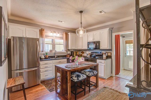 1605 Mccullough Avenue NE, Huntsville, AL 35801