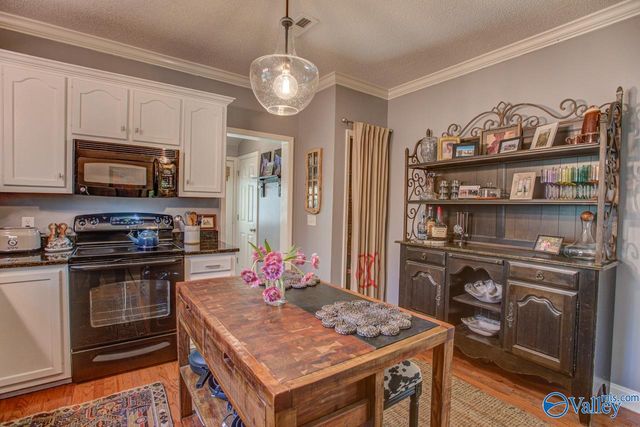 1605 Mccullough Avenue NE, Huntsville, AL 35801