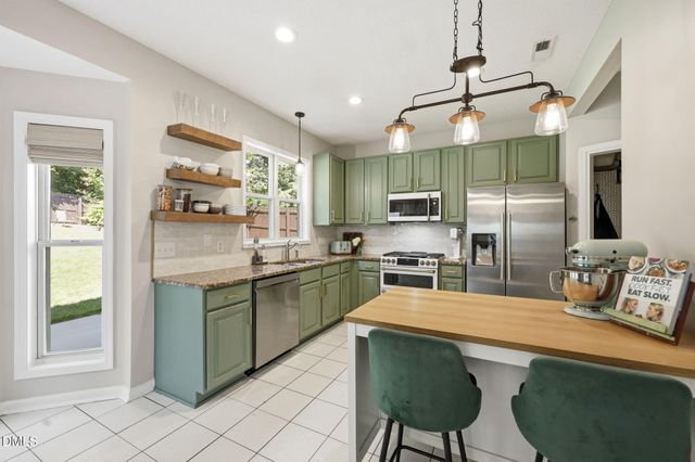 108 Aldeburgh Court, Holly Springs, NC 27540
