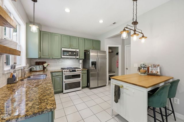 108 Aldeburgh Court, Holly Springs, NC 27540