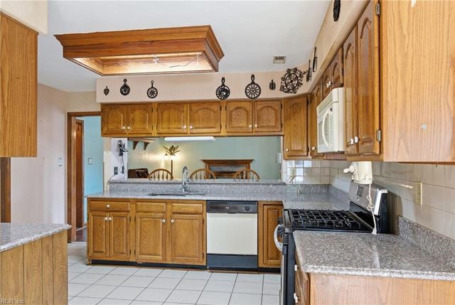 300 Golden Maple CT, Virginia Beach, VA 23452