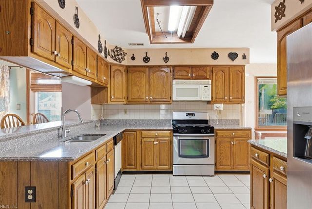 300 Golden Maple CT, Virginia Beach, VA 23452