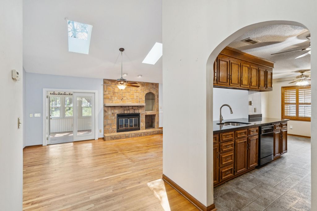 Image 6 of property listing at 2627 Sun Beam Way, Charleston, SC 29414