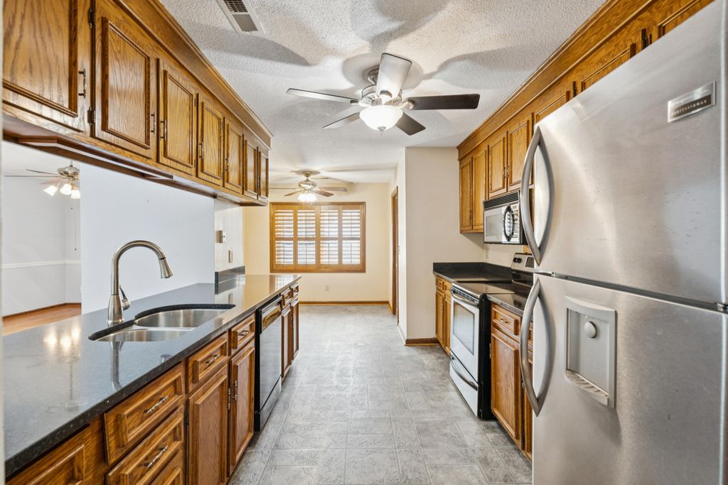 Image 7 of property listing at 2627 Sun Beam Way, Charleston, SC 29414