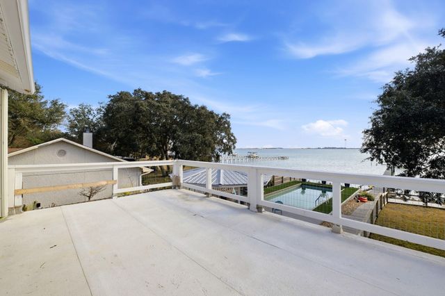 2035 S Wind Trace Road, Navarre, FL 32566