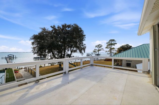 2035 S Wind Trace Road, Navarre, FL 32566