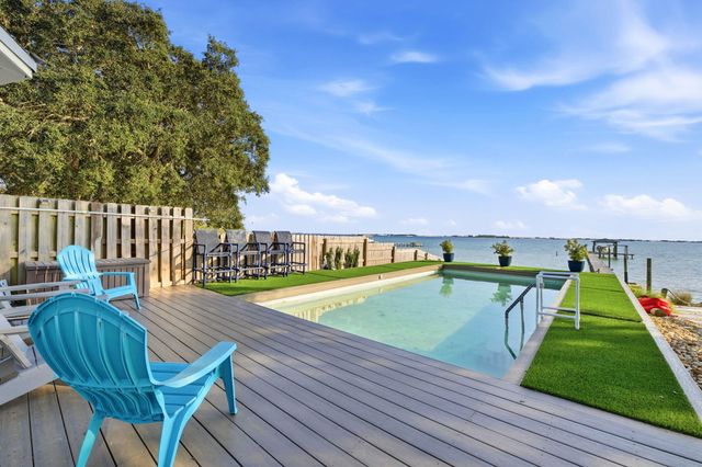 2035 S Wind Trace Road, Navarre, FL 32566