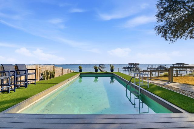 2035 S Wind Trace Road, Navarre, FL 32566