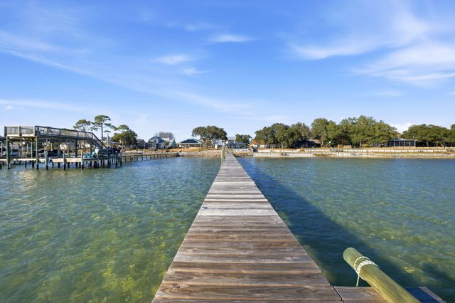 2035 S Wind Trace Road, Navarre, FL 32566
