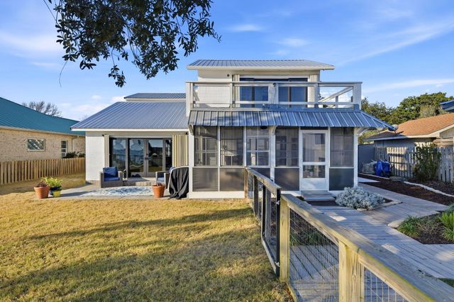 2035 S Wind Trace Road, Navarre, FL 32566