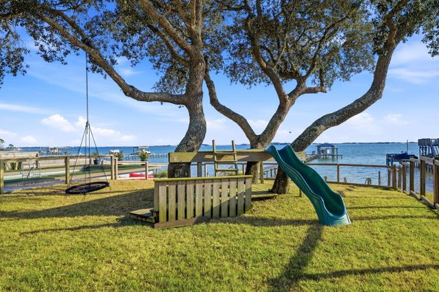 2035 S Wind Trace Road, Navarre, FL 32566