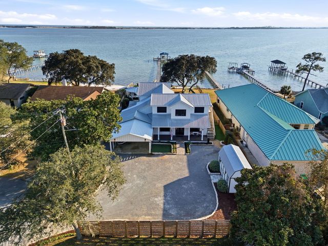 2035 S Wind Trace Road, Navarre, FL 32566