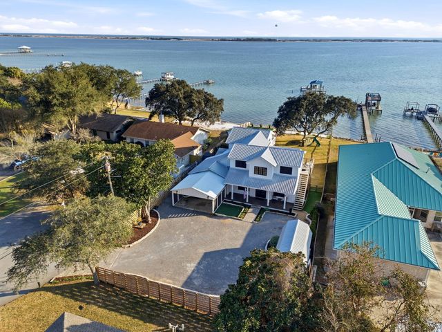 2035 S Wind Trace Road, Navarre, FL 32566