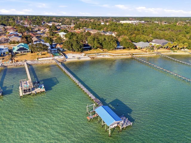 2035 S Wind Trace Road, Navarre, FL 32566