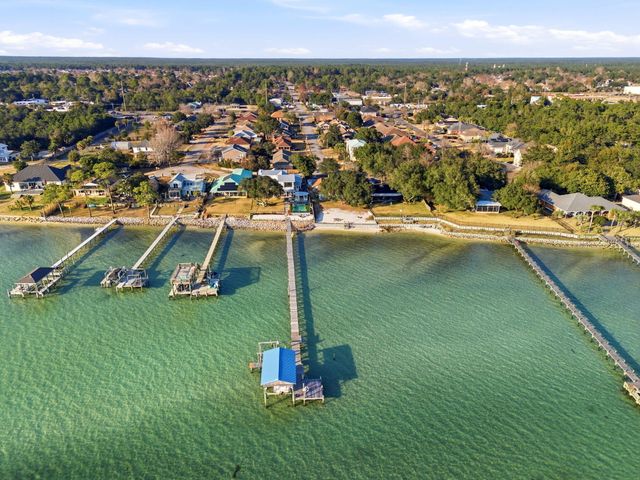 2035 S Wind Trace Road, Navarre, FL 32566