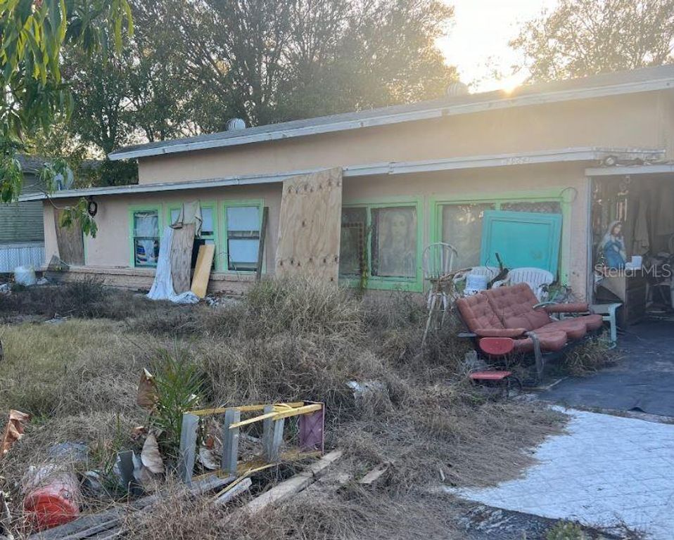 Image 3 of property listing at 4964 RENO DRIVE, Sarasota, FL 34233