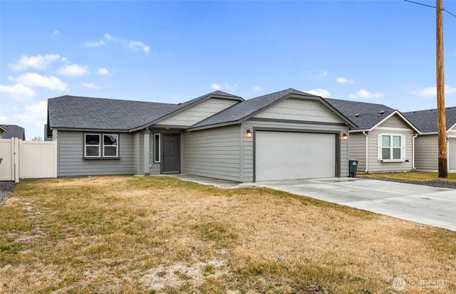 1104 W Maple Drive, Moses Lake, WA 98837
