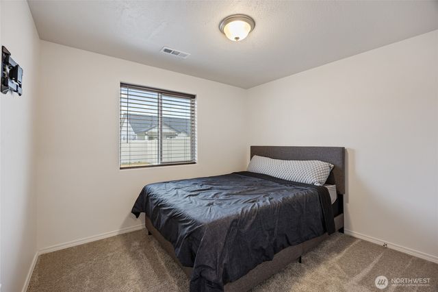 1104 W Maple Drive, Moses Lake, WA 98837