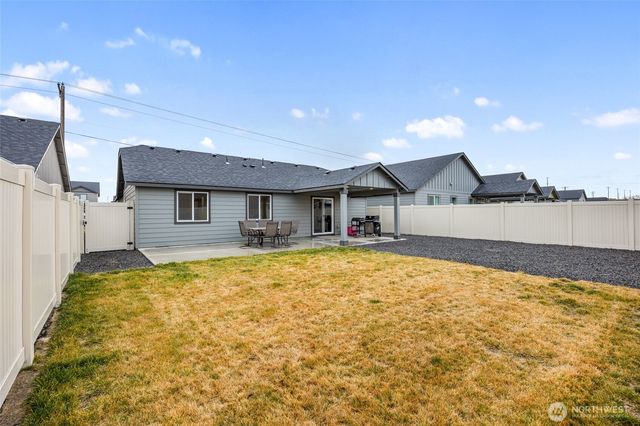 1104 W Maple Drive, Moses Lake, WA 98837