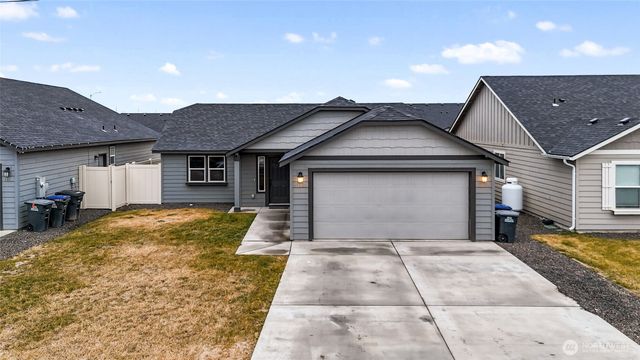 1104 W Maple Drive, Moses Lake, WA 98837