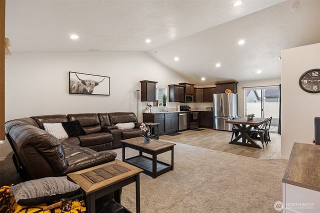 1104 W Maple Drive, Moses Lake, WA 98837