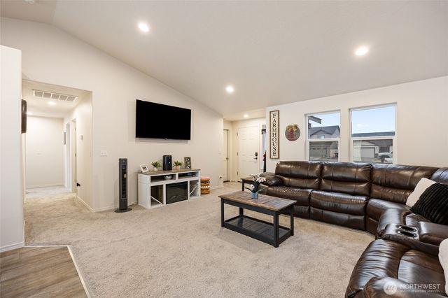 1104 W Maple Drive, Moses Lake, WA 98837