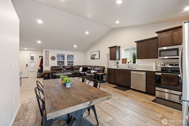 1104 W Maple Drive, Moses Lake, WA 98837