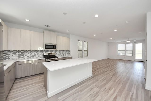 18716 Centro Main Street B, Shenandoah, TX 77385