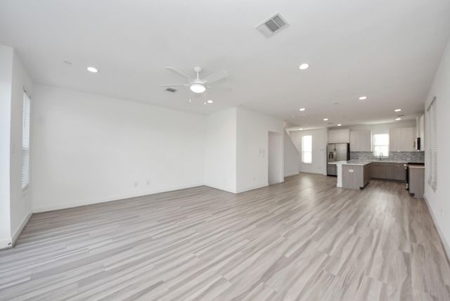 18716 Centro Main Street B, Shenandoah, TX 77385