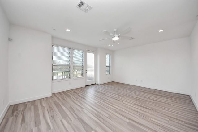 18716 Centro Main Street B, Shenandoah, TX 77385
