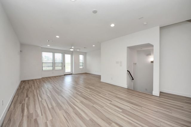 18716 Centro Main Street B, Shenandoah, TX 77385